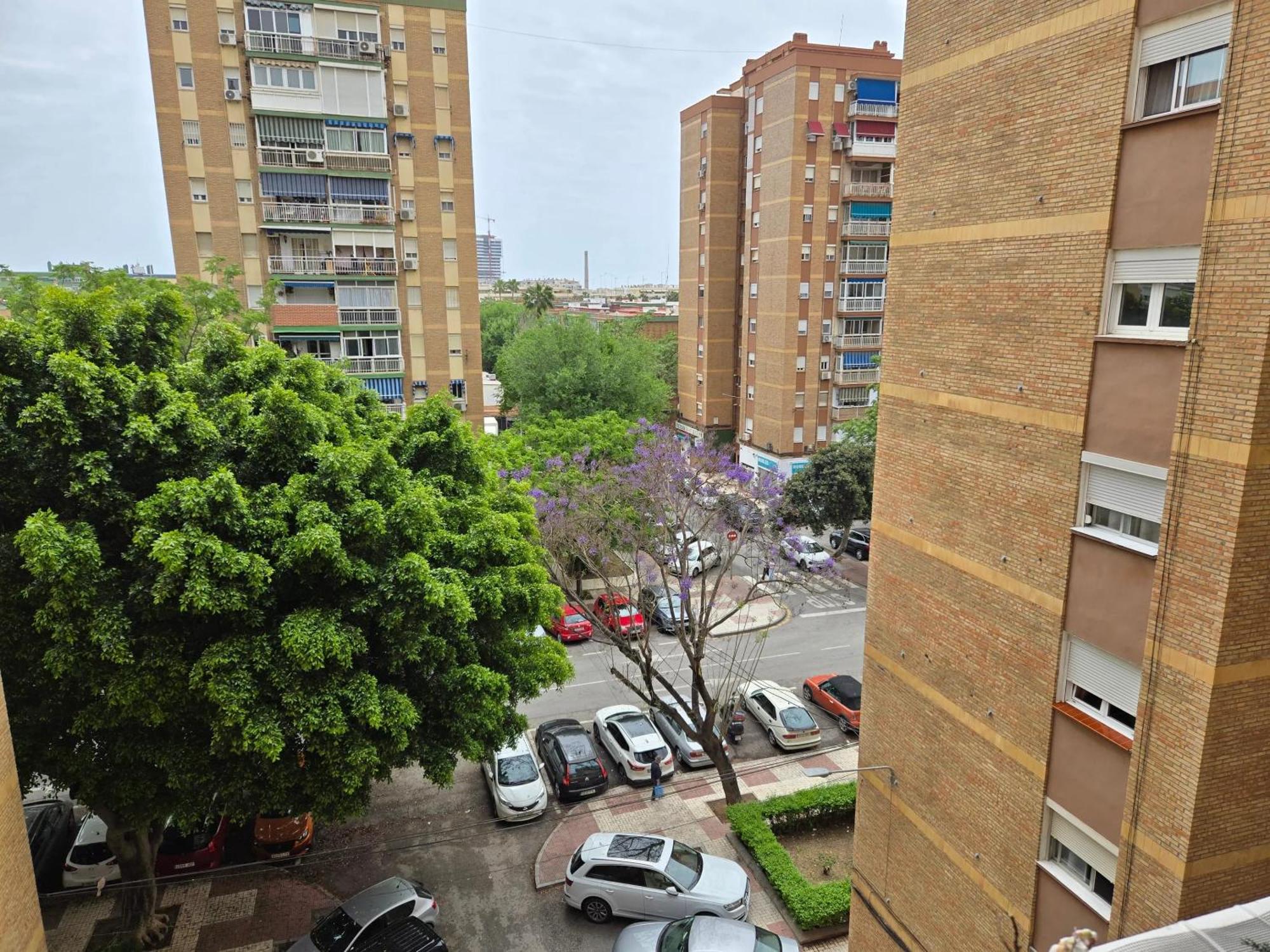Apartment Comfortable In With Balcony And View 81 M² *